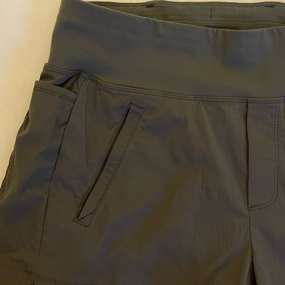 Athleta Trekkie North Short in Green - Picture 6 of 7